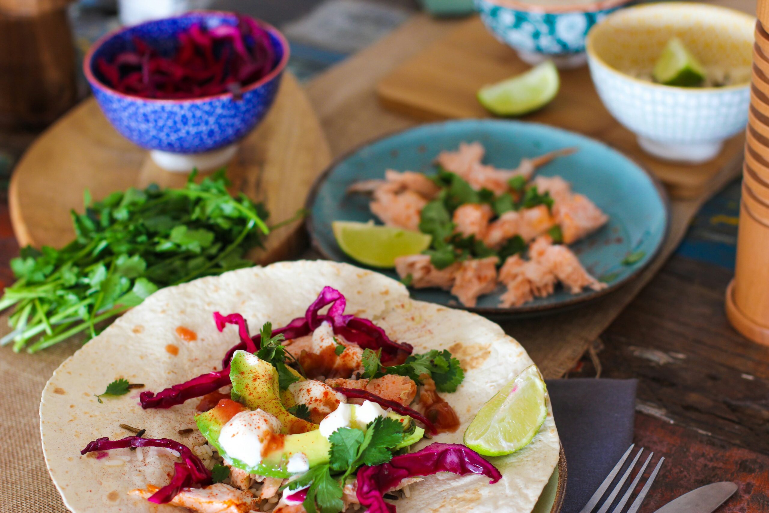 Wraps mit frischem Gemüse als schnelles Abendessen für die Familie