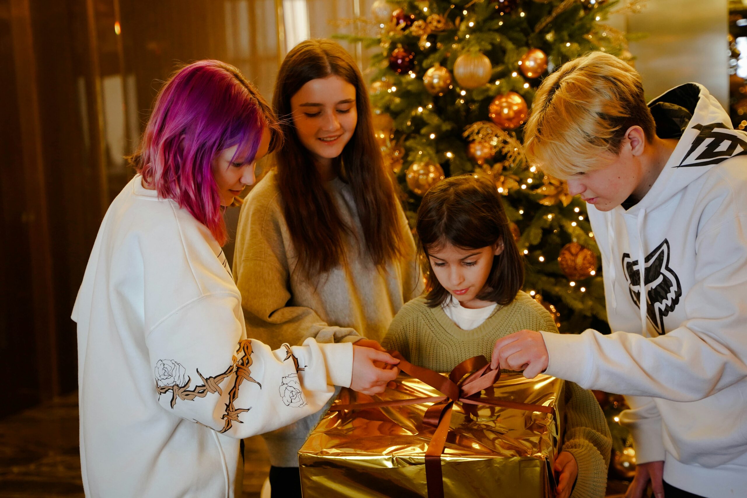 Weihnachten mit Kindern organisieren — entspannter Heiligabend mit Kindern, Lichtern und wenigen Geschenken